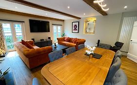 The Coach House - Traveller Award 2026 - A Stunning Three-Storey Property Nestled In The Heart Of The Lanes Complete With Secure Private Parking